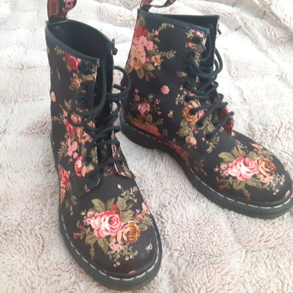 Doc Martens 1460 Black Vintage Floral Design Size 8 Air wear